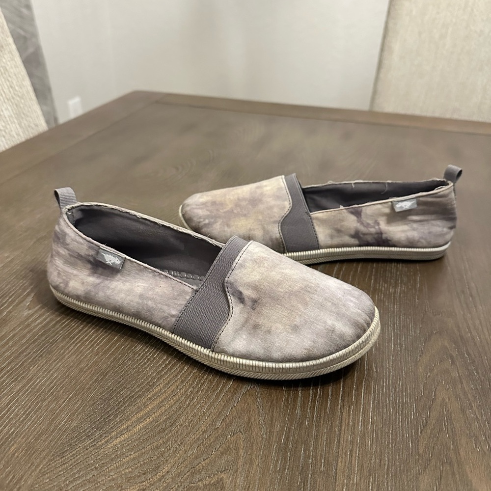 Rocket Dog Women’s 8 Plush Foam Slip Ons‎ Sneakers Gray